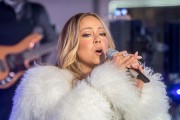 Мэрайя Кэри (Mariah Carey) Performs at the Dick Clark's New Year's Rockin' Eve with Ryan Seacrest (New York, December 31, 2017) 2d466b707530193