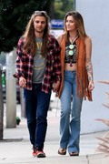 Paris Jackson - spotted holding hands with a mystery man on Melrose Avenue, West Hollywood 01/29/2019