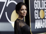 Анджелина Джоли (Angelina Jolie) 75th Annual Golden Globe Awards, California, 07.01.2018 (90xHQ) 239cf5729644363