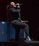 Деми Ловато (Demi Lovato) performing at Free Radio Live in Birmingham, 11.11.2017 (16xHQ) Ef043d656406273