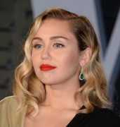 Майли Сайрус, Лиам Хемсворт (Miley Cyrus, Liam Hemsworth) Vanity Fair Oscar Party in Beverly Hills, 04.03.2018 (42xHQ) 853b17781858273