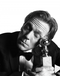 Хью Лори (Hugh Laurie) Black & White Portraits At The Golden Globes 2017 - 1xHQ 64d305736557723