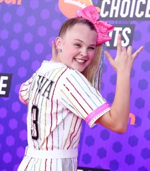 JoJo Siwa - Nickelodeon's 2018 Kids Choice Sports Awards, Barker Hangar, Santa Monica, 2018-07-19