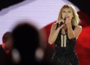Тейлор Свифт (Taylor Swift) perfoms onstage during the Formula 1 USGP in Austin, Texas, 22.10.2016 (64xНQ) 0027c8677485173