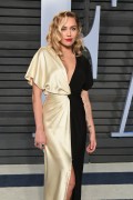 Майли Сайрус, Лиам Хемсворт (Miley Cyrus, Liam Hemsworth) Vanity Fair Oscar Party in Beverly Hills, 04.03.2018 (42xHQ) E17650781858703