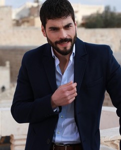 Hercai - Poze oficiale // Rezumate // Fragmente traduse  - Pagina 22 B9ac531372308112