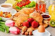 Завтрак с круассанами / Breakfast consisting of croissants A4c5e41337916598