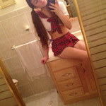 Sexy Brunette takes Selfpics
