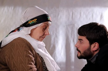 Hercai - Poze oficiale // Rezumate // Fragmente traduse  - Pagina 12 Dd824e1338244418