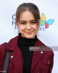 Izabela Vidovic - "Project Hollywood Helpers" community service event in Los Angeles (December 08, 2018)