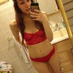 Sexy Brunette takes Selfpics