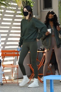 Kendall Jenner - Page 10 4b01191372706708