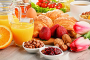 Завтрак с круассанами / Breakfast consisting of croissants Abb0d91337916584