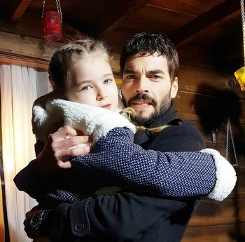 Hercai - Poze oficiale // Rezumate // Fragmente traduse  - Pagina 18 D930241362224673