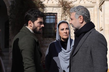 Hercai - Poze oficiale // Rezumate // Fragmente traduse  - Pagina 10 38edcb1332807679