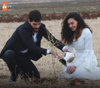 Hercai - Poze oficiale // Rezumate // Fragmente traduse  - Pagina 18 F5b7fc1363128175