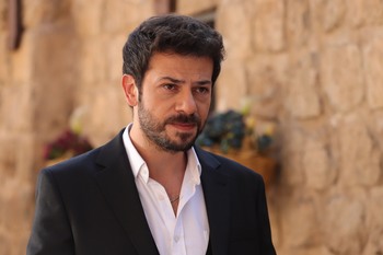 Hercai - Poze oficiale // Rezumate // Fragmente traduse  - Pagina 17 Ca68ec1359748173