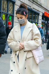Selena Gomez -  Seen heading to the movie set of "Only Murders" in New York City 01/19/2021