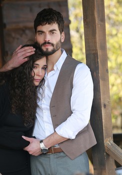 Hercai - Poze oficiale // Rezumate // Fragmente traduse  - Pagina 17 De927d1361681817