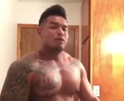 BORTA HUNK NAG JAKOL SA CR NG HOTEL ROOM