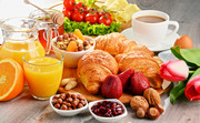 Завтрак с круассанами / Breakfast consisting of croissants B457b81337916574