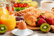 Завтрак с круассанами / Breakfast consisting of croissants 96e74e1337916595