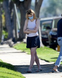 Elle Fanning - stopped by a dog training facility in Sherman Oaks 04/28/2020