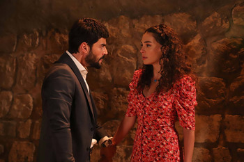 Hercai - Poze oficiale // Rezumate // Fragmente traduse  - Pagina 15 Ac016f1356866981