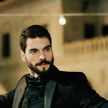 Hercai - Poze oficiale // Rezumate // Fragmente traduse  - Pagina 22 Df61eb1371937418