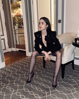 Lily Collins 60be3c1335491510