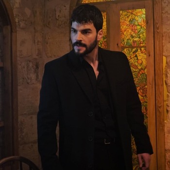 Hercai - Poze oficiale // Rezumate // Fragmente traduse  - Pagina 21 Ce0f101369499677