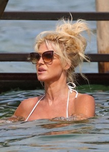 Victoria Silvstedt B1ffba1350366827