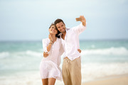 Счастливая пара на пляже / Happiness couple on beach 23e9851352776229