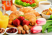 Завтрак с круассанами / Breakfast consisting of croissants 9990811337916590