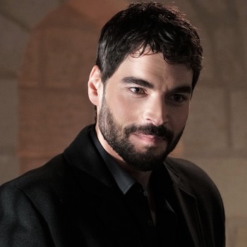 Hercai - Poze oficiale // Rezumate // Fragmente traduse  - Pagina 21 F714e51368874488