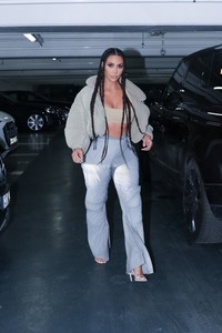 Kim Kardashian - Page 2 026f3f1335995041