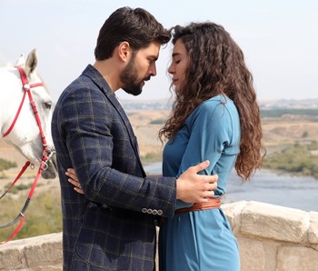 Hercai - Poze oficiale // Rezumate // Fragmente traduse  - Pagina 6 6b5cd91324449594