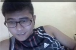 NERD NA PINOY NAGJAKOL SA CAM