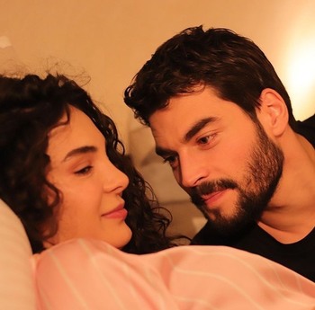 Hercai - Poze oficiale // Rezumate // Fragmente traduse  - Pagina 9 E99b521331980348