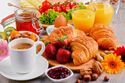 Завтрак с круассанами / Breakfast consisting of croissants D14e531337916535