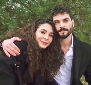 Hercai - Poze oficiale // Rezumate // Fragmente traduse  - Pagina 22 Cd8a3b1372308136