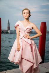 Аманда Сейфрид (Amanda Seyfried) Poses for a portrait 76th Venice Film Festival (30.08.2019) 2xHQ A72aad1325702312