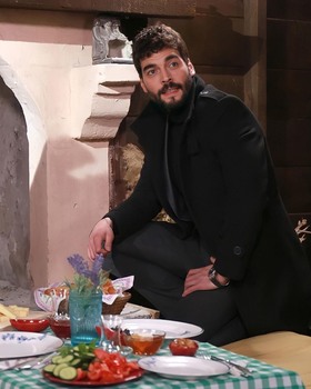 Hercai - Poze oficiale // Rezumate // Fragmente traduse  - Pagina 18 D676be1362224595