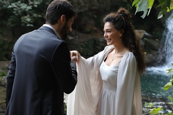 Hercai - Poze oficiale // Rezumate // Fragmente traduse  - Pagina 16 596a261358275740