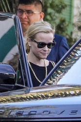 Reese Witherspoon - Heads out after a lunch meeting at San Vicente Bungalows in West Hollywood 01/03/2020