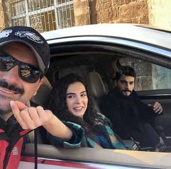 Hercai - set - poze - Pagina 7 423e781331980631