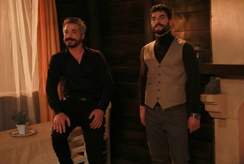 Hercai - Poze oficiale // Rezumate // Fragmente traduse  - Pagina 19 B8e1111363835160