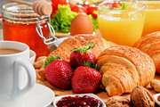 Завтрак с круассанами / Breakfast consisting of croissants 14fc6e1337916545