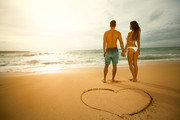 Счастливая пара на пляже / Happiness couple on beach B864d51352776225