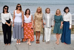 Melania Trump touring the Cote des Basques beach during the G7 summit in Biarritz, France 26.08.2019 (x9)